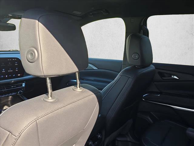 Used 2025 Chevrolet Traverse LT w/ Driver Confidence Package image 17