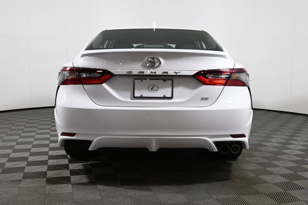 Used 2024 Toyota Camry SE w/ Cold Weather Package FWD image 10