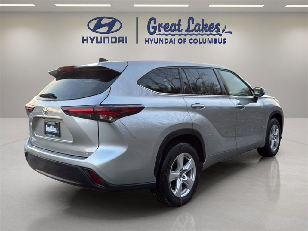 Used 2024 Toyota Highlander LE image 5