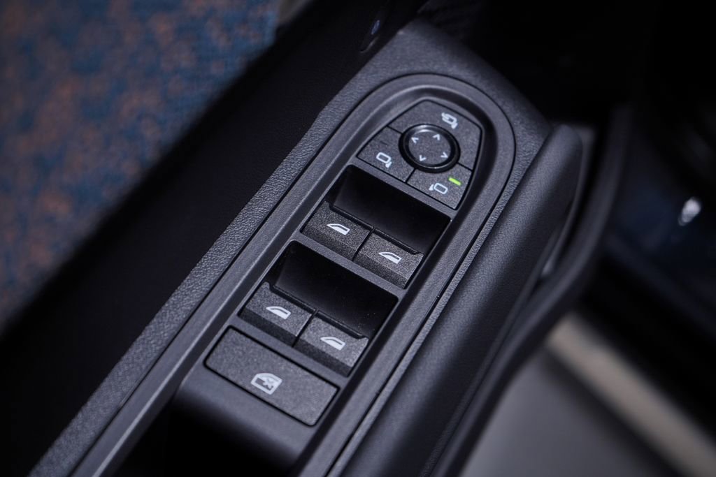 Used 2025 MINI Cooper Countryman SE w/ Comfort Package Max image 17