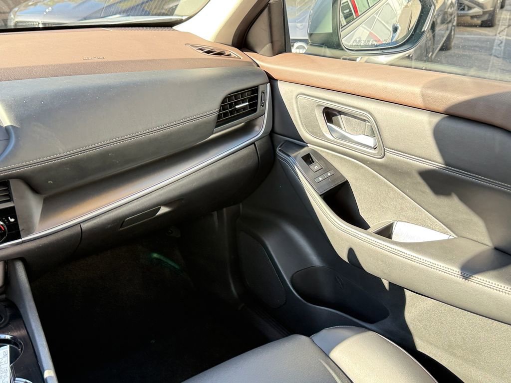 Used 2023 Nissan Rogue SV w/ SV Premium B Package AWD/4WD image 14