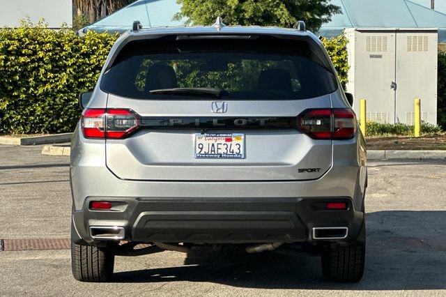 Certified 2023 Honda Pilot Sport image 5