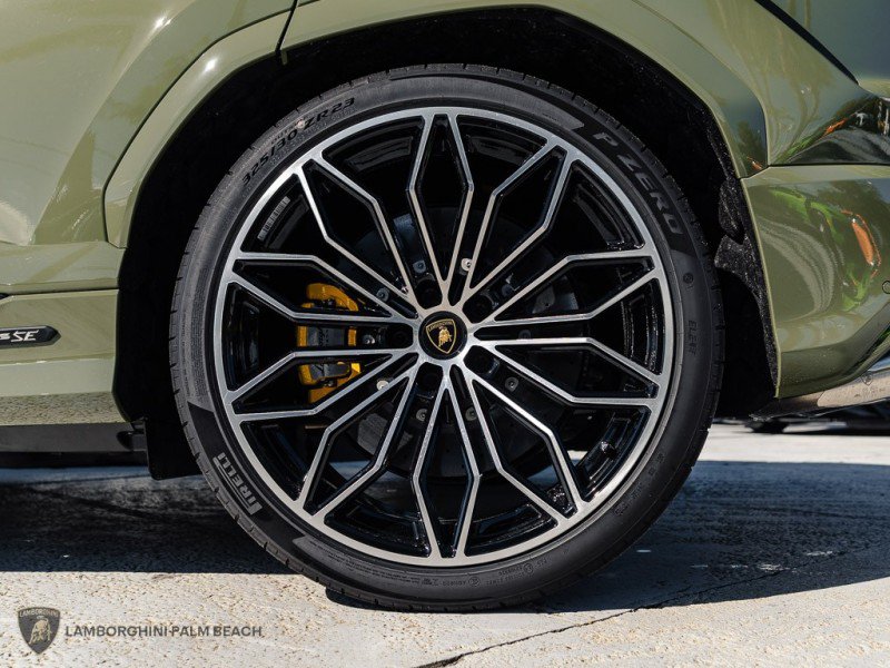 Used 2025 Lamborghini Urus SE AWD/4WD image 24