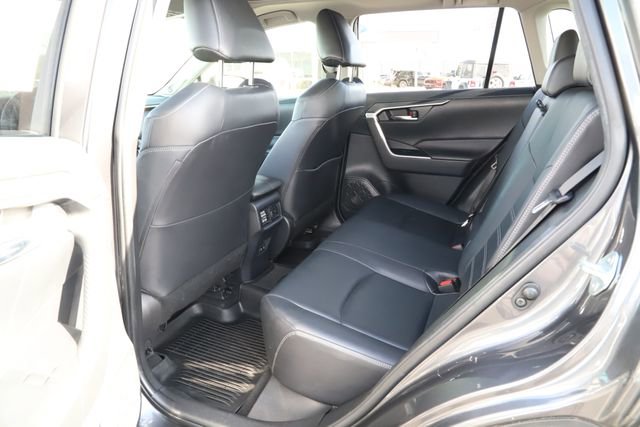 Used 2019 Toyota RAV4 XLE Premium w/ Cold Weather Package AWD/4WD image 19