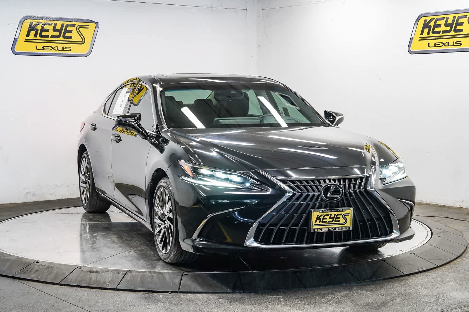 Used 2025 Lexus ES 300h w/ Accessory Package (Z2) FWD image 5
