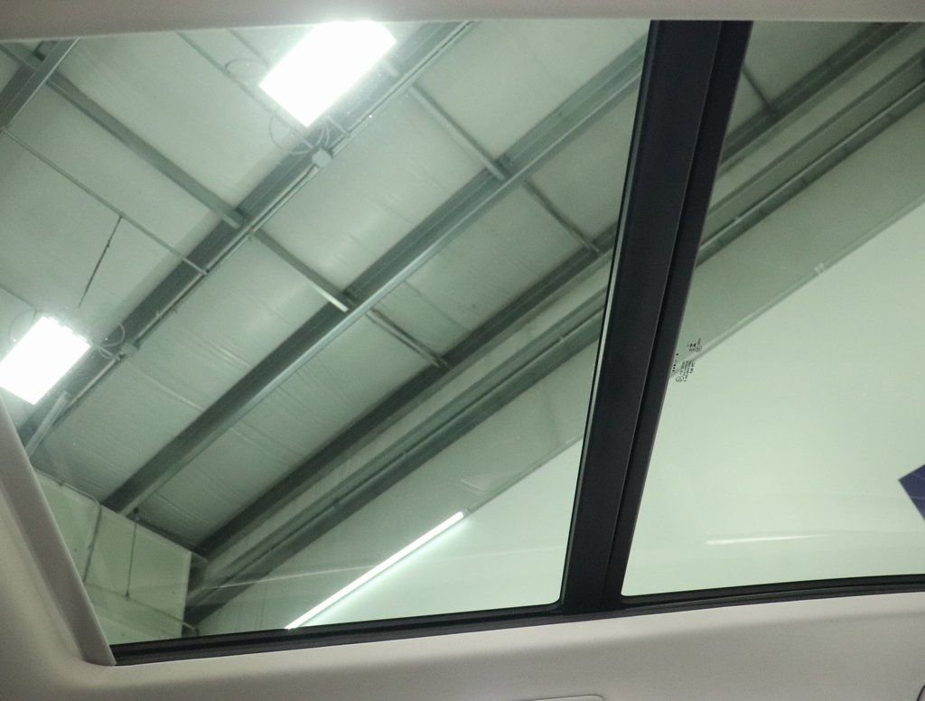 Used 2024 Volkswagen Tiguan SE w/ Panoramic Sunroof Package image 25