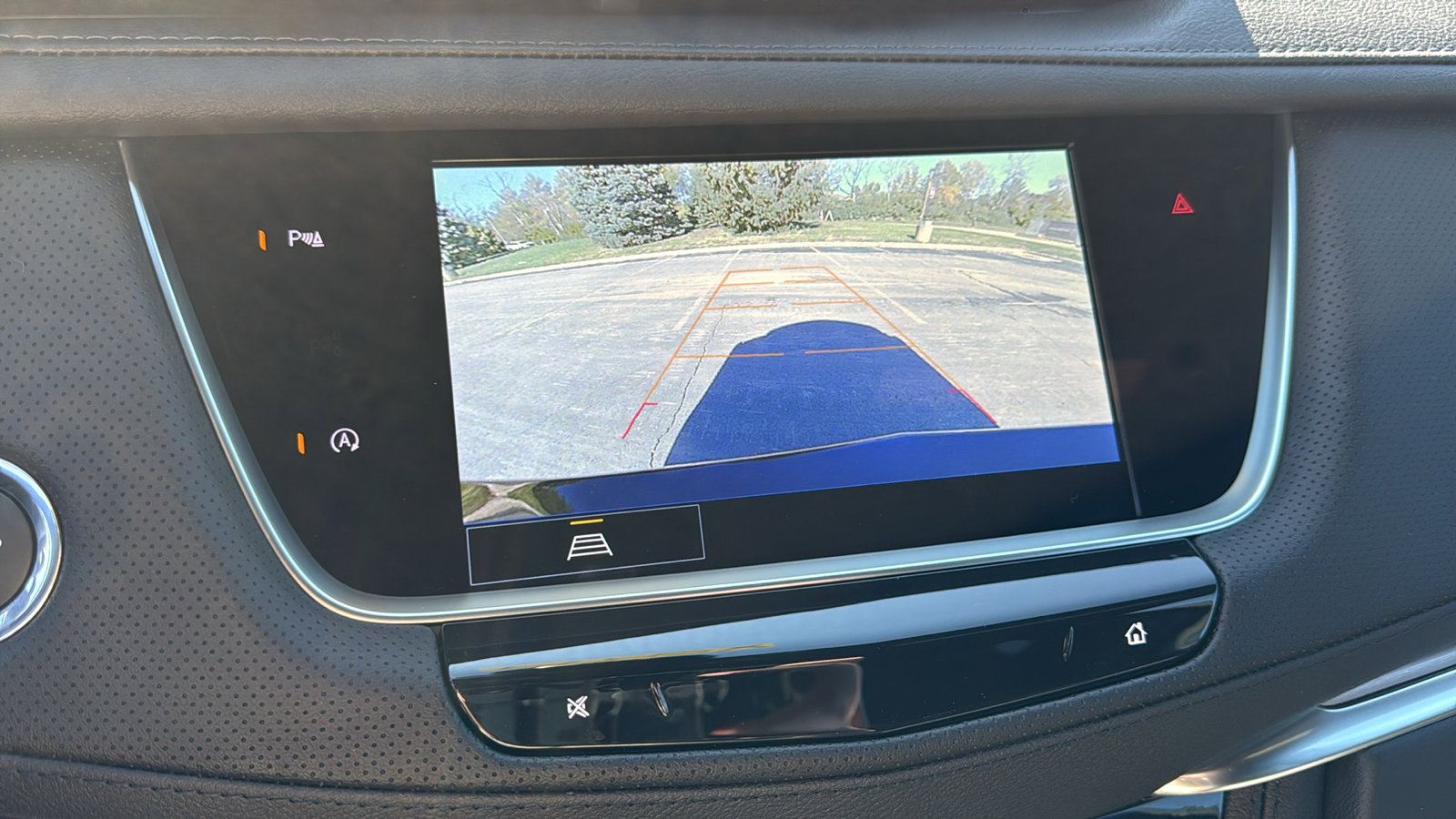 New 2025 Cadillac XT5 Luxury image 21