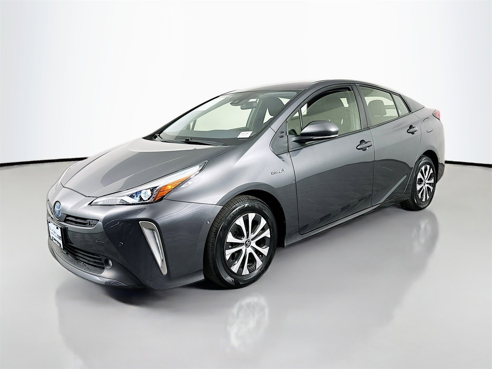 Used 2021 Toyota Prius LE image 3