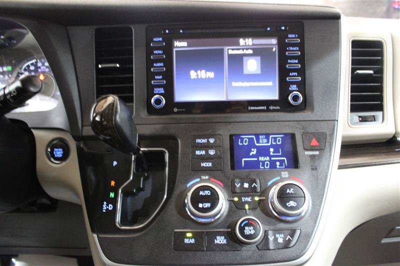 Used 2020 Toyota Sienna XLE AWD/4WD image 19