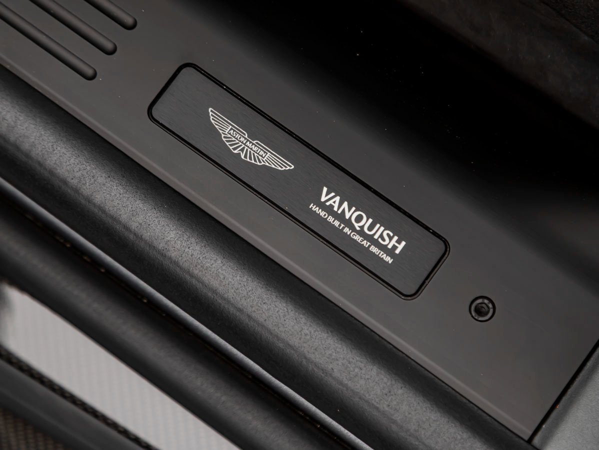 Used 2025 Aston Martin Vanquish image 13