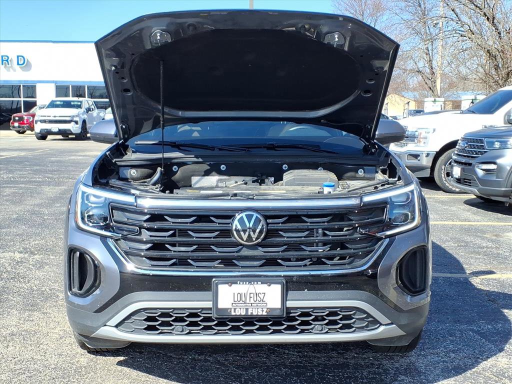 Used 2024 Volkswagen Atlas Cross Sport SE image 32