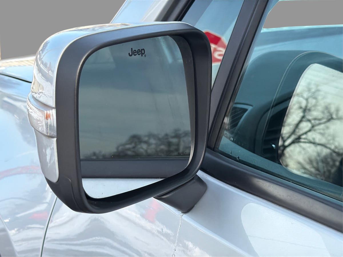 Used 2018 Jeep Renegade Altitude AWD/4WD image 35