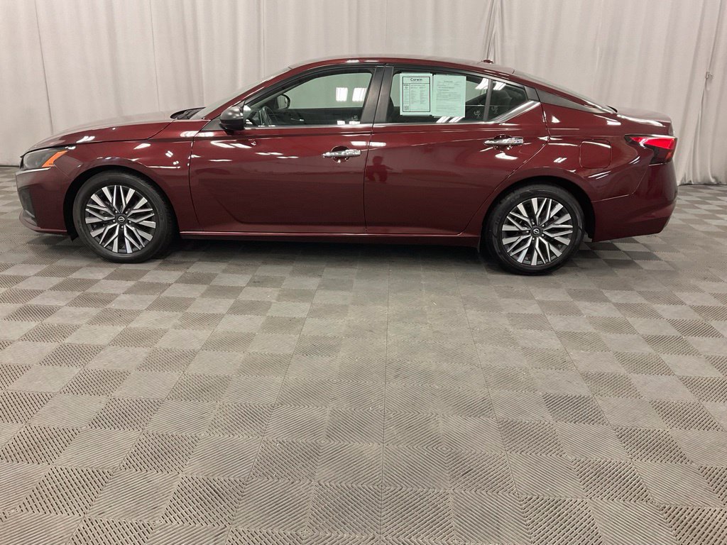 Used 2024 Nissan Altima 2.5 SV FWD image 13