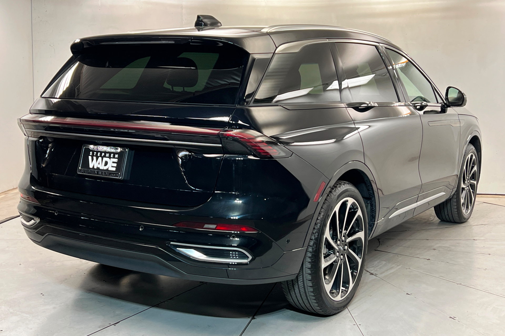 Used 2024 Lincoln Nautilus Black Label AWD/4WD image 5