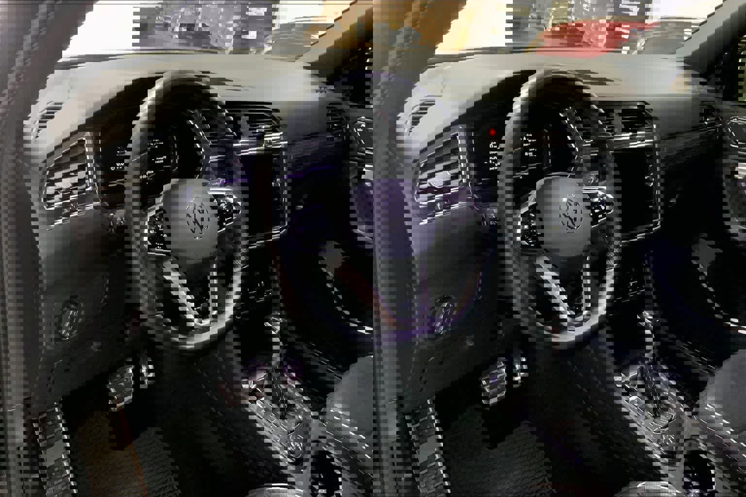 Used 2023 Volkswagen Tiguan SEL R-Line image 2