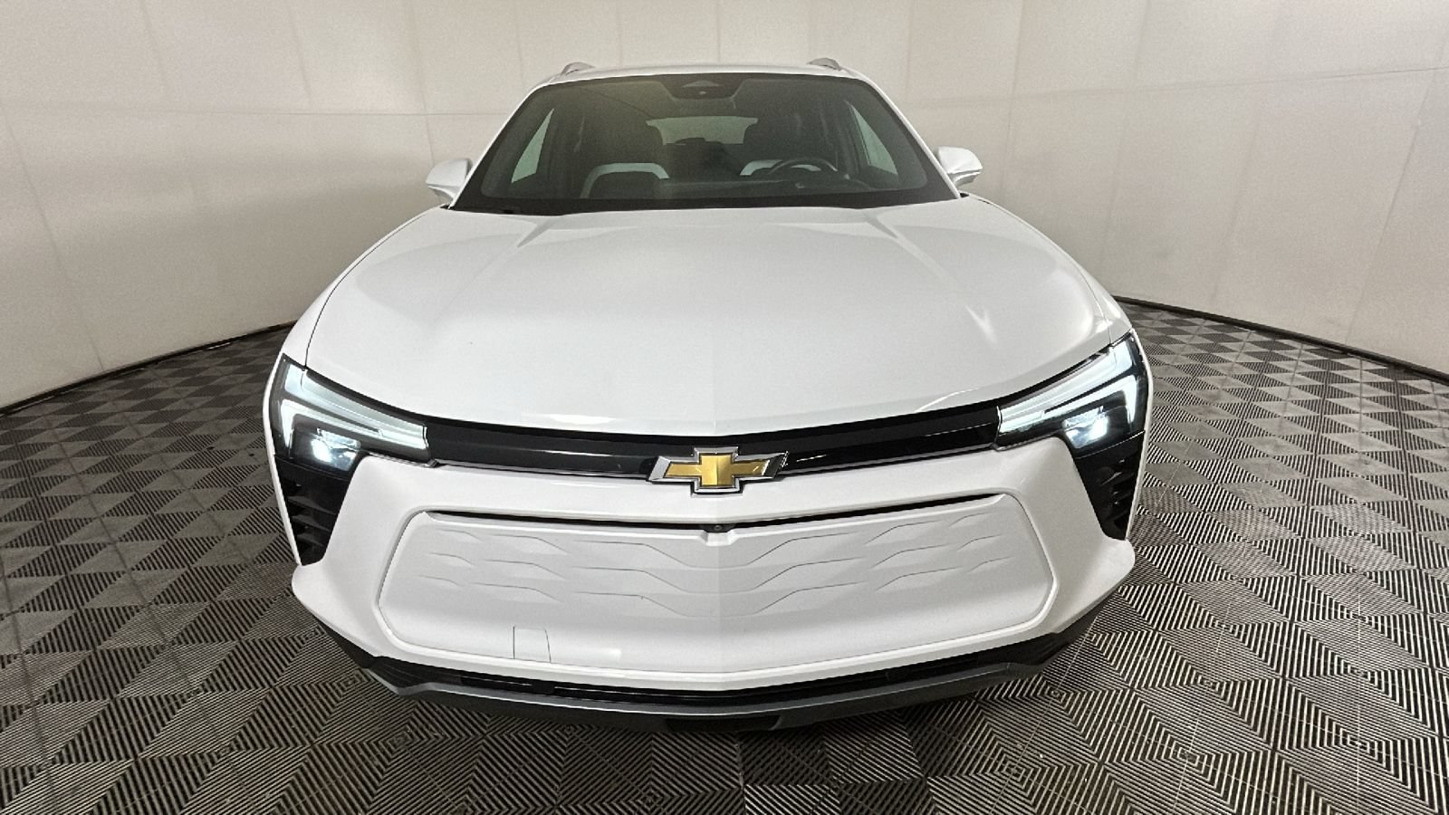Used 2024 Chevrolet Blazer EV LT AWD/4WD image 9