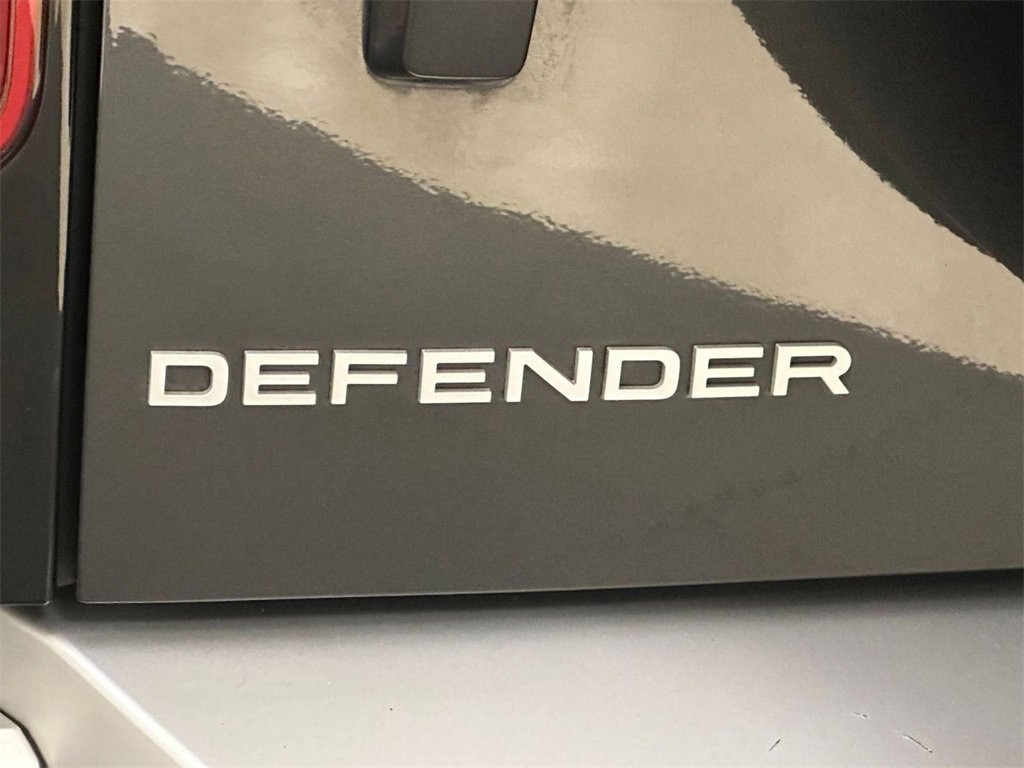 Used 2024 Land Rover Defender 130 S image 9
