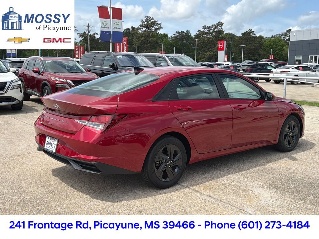 Used 2023 Hyundai Elantra SEL w/ Cargo Package image 6