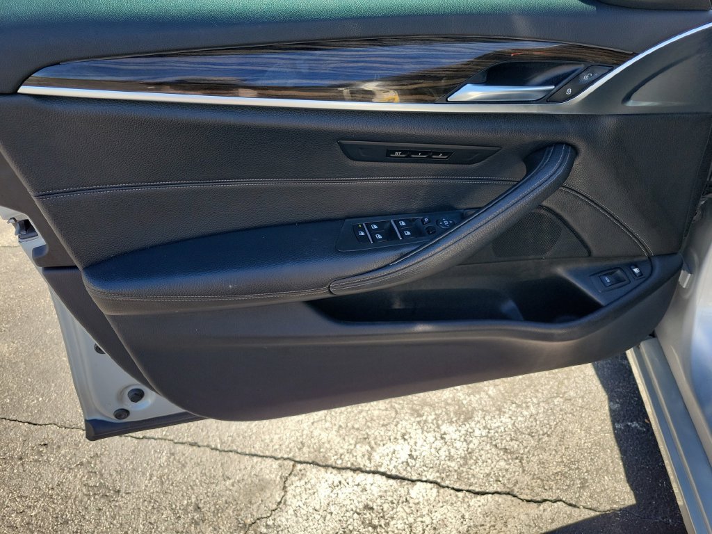 Used 2019 BMW 530e w/ Convenience Package RWD image 28