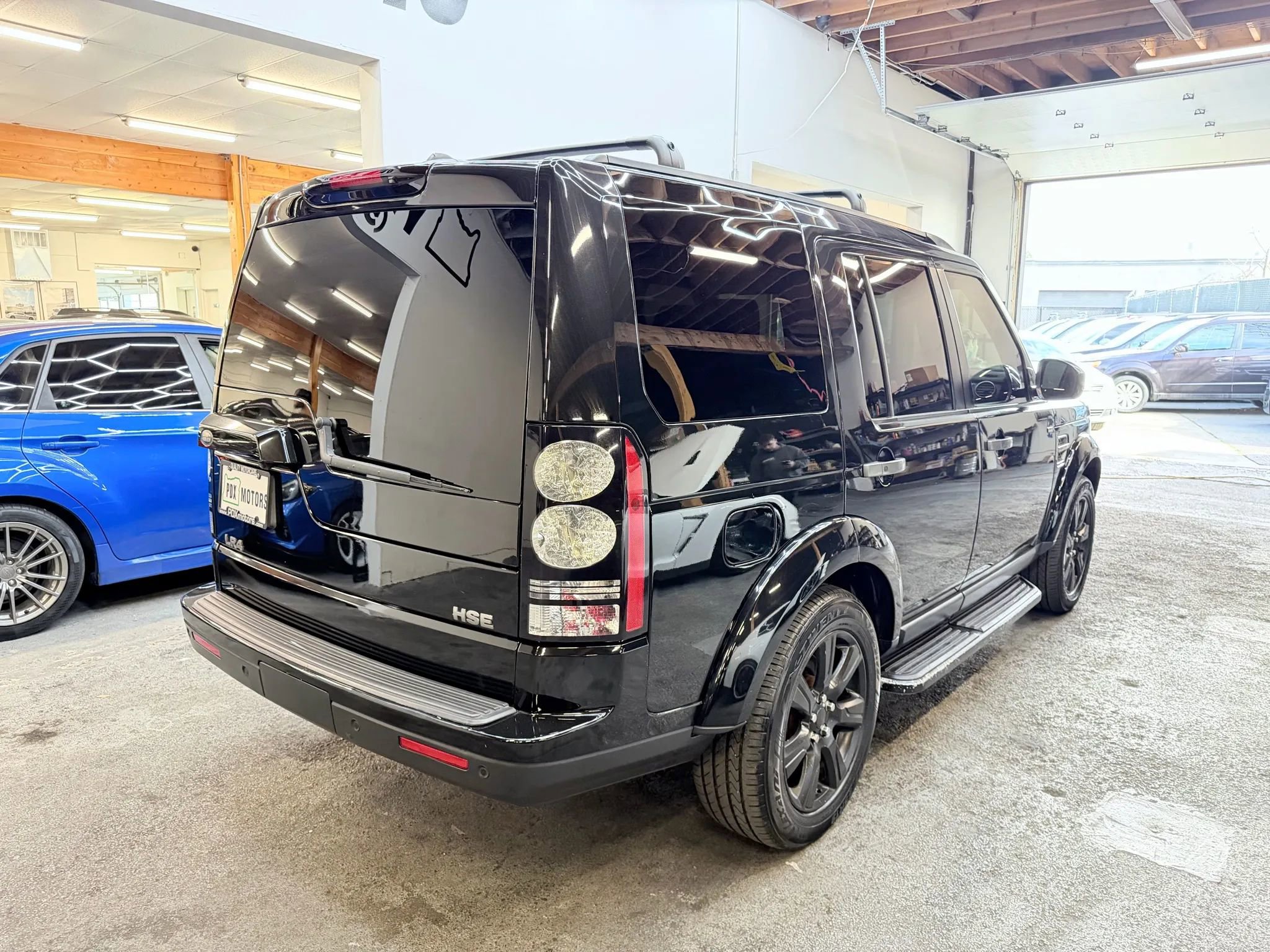 Used 2016 Land Rover LR4 HSE Silver Edition AWD/4WD image 3