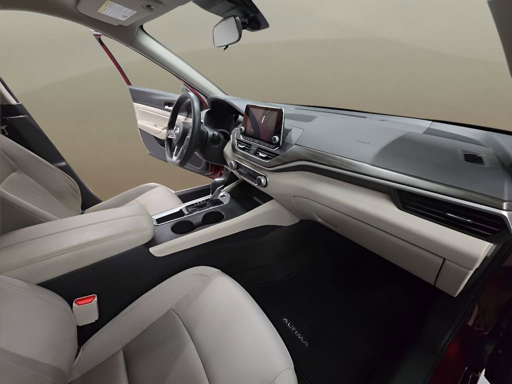 Used 2025 Nissan Altima 2.5 SV FWD image 19