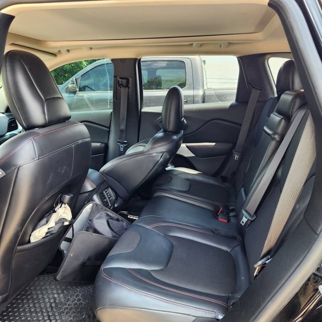 Used 2017 Jeep Cherokee Trailhawk w/ Comfort/Convenience Group AWD/4WD image 8