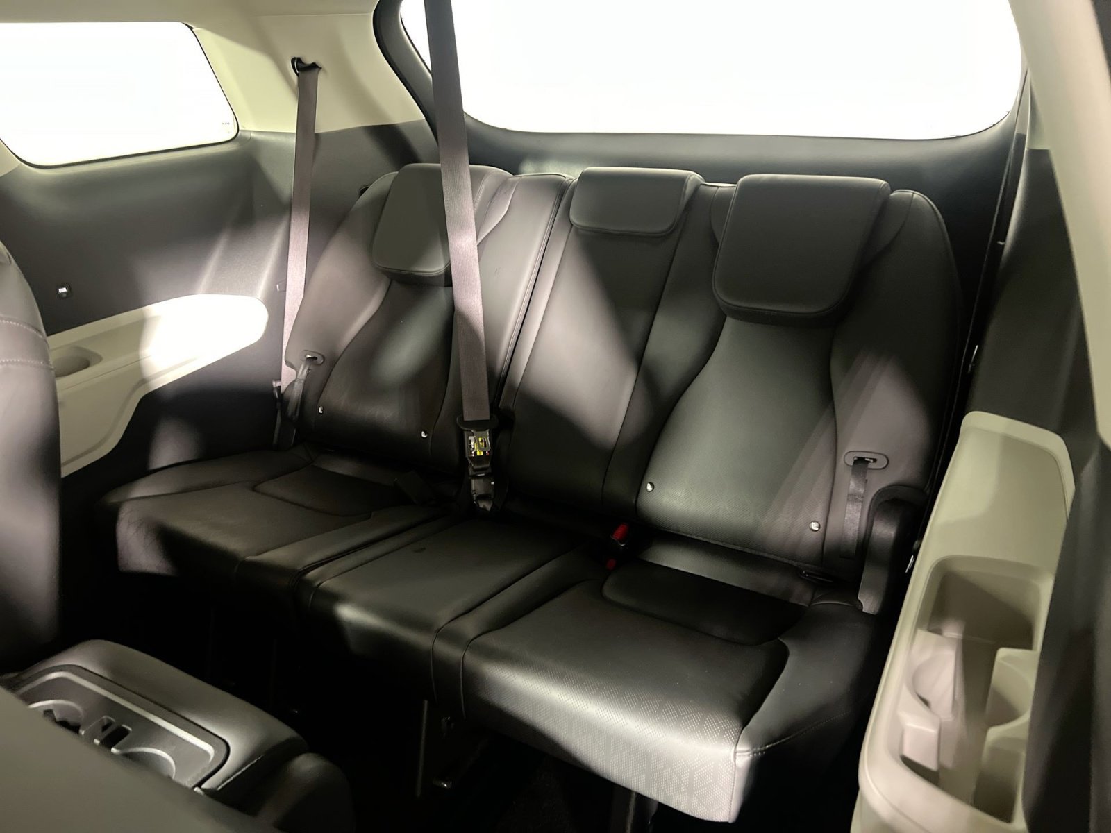 Used 2024 Kia Carnival LX image 25