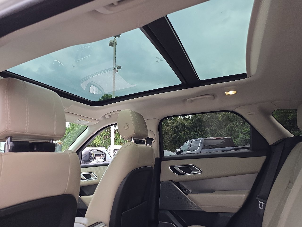 Used 2018 Land Rover Range Rover Velar S image 60