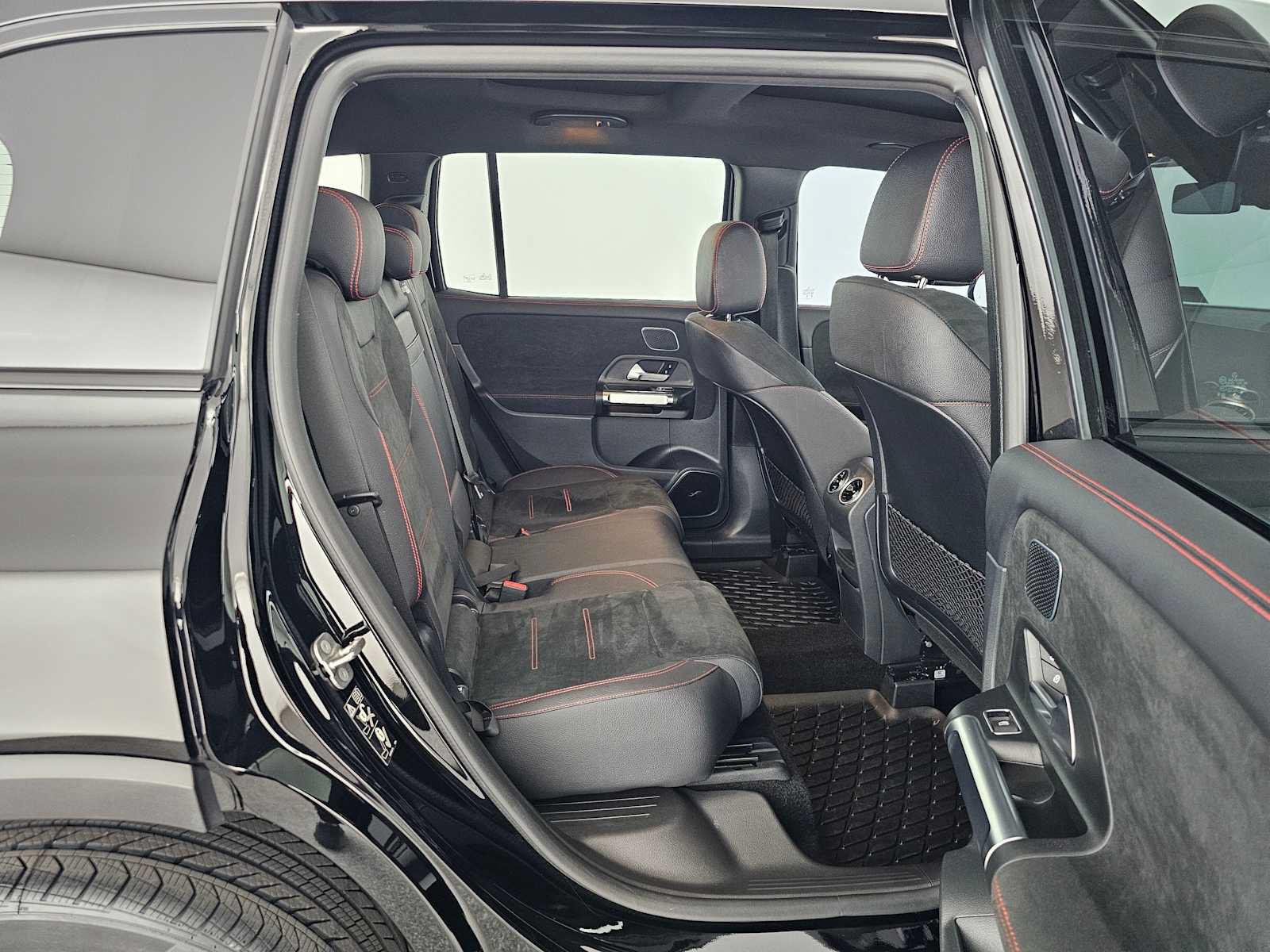 Used 2024 Mercedes-Benz GLB 250 image 12