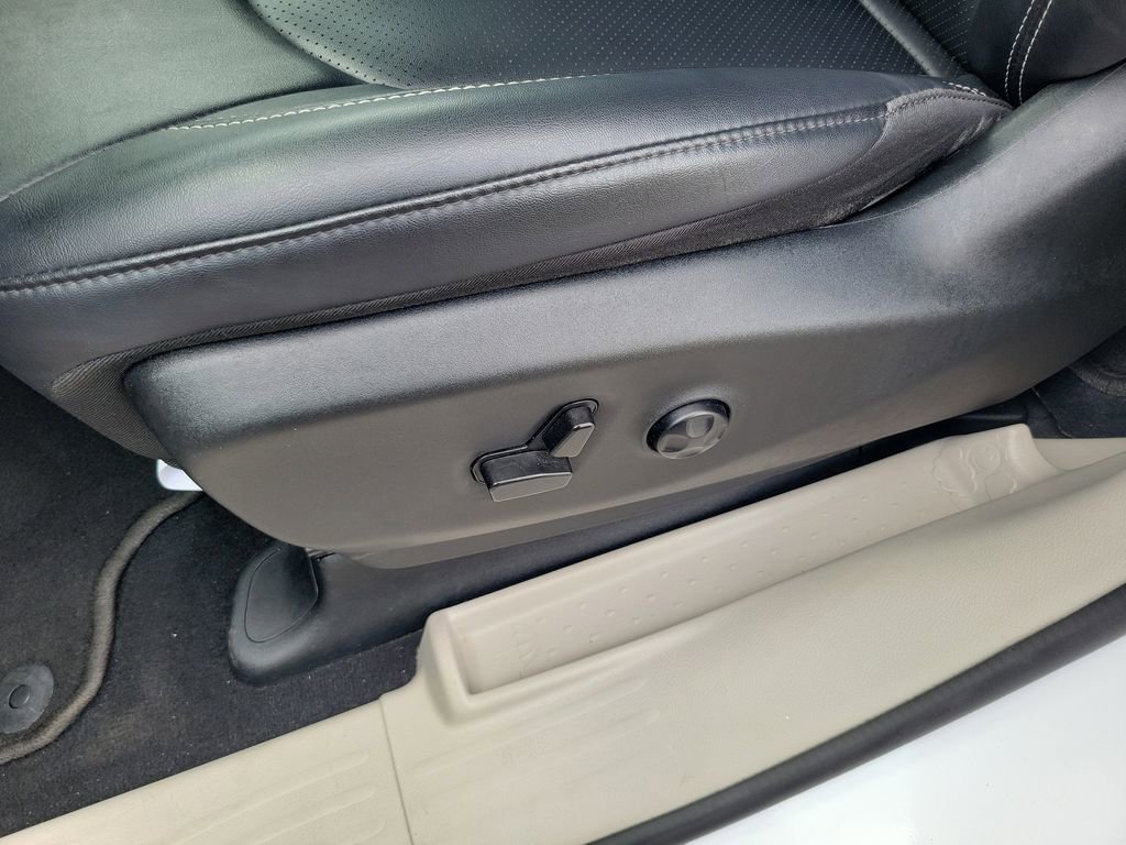 Used 2024 Chrysler Pacifica Touring-L FWD image 21