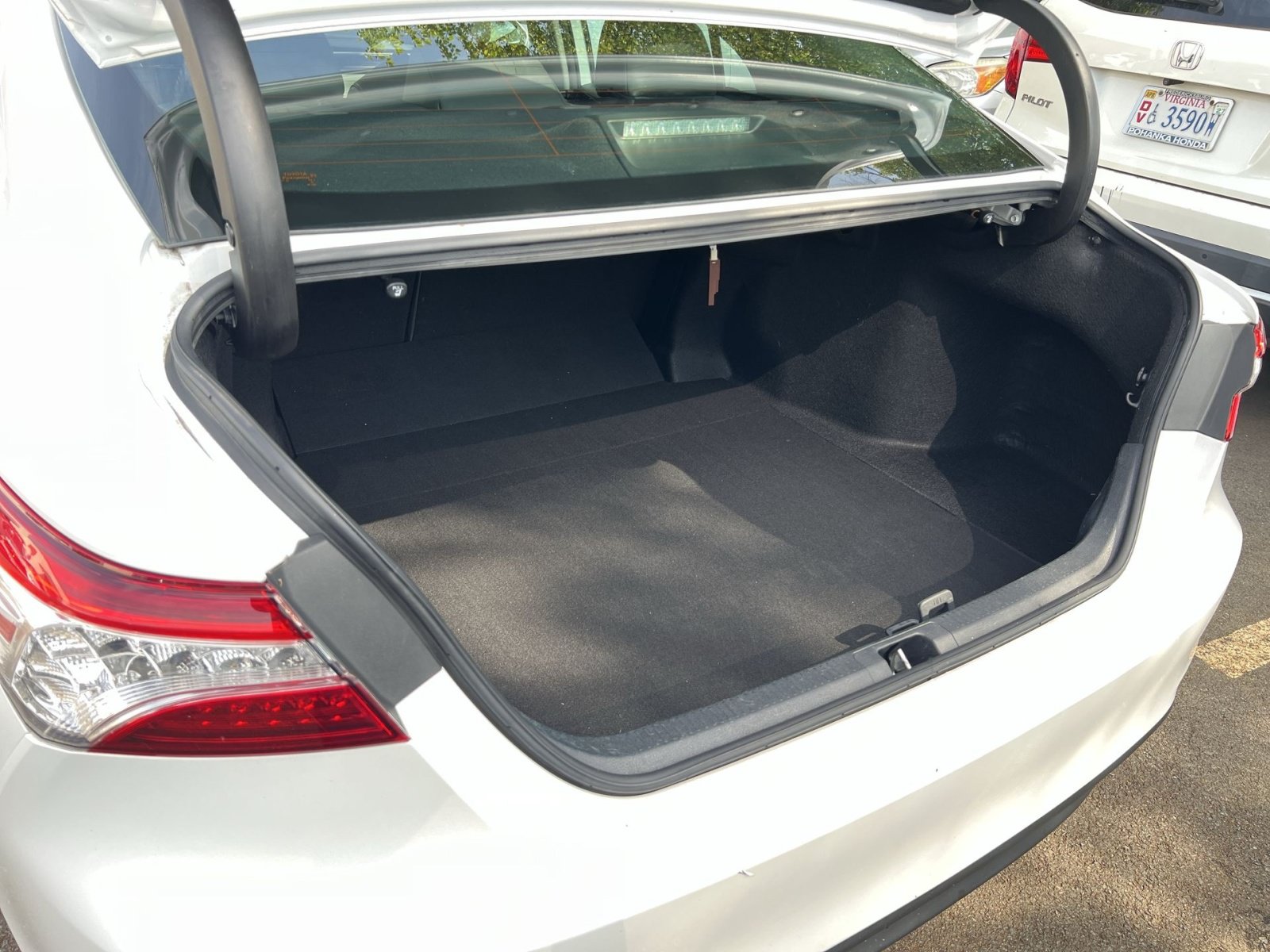 Used 2020 Toyota Camry XLE FWD image 24