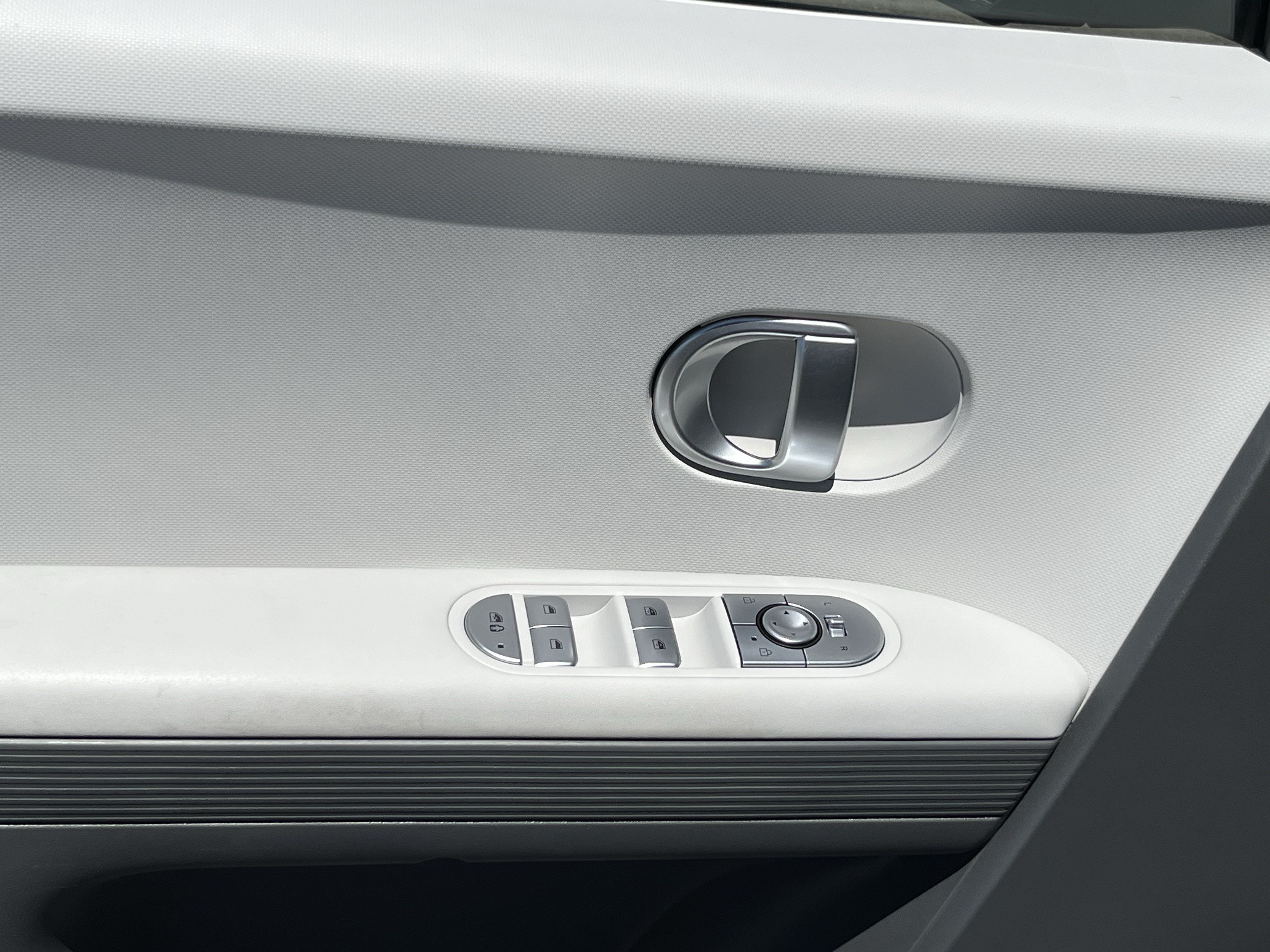 Certified 2024 Hyundai Ioniq 5 SEL RWD image 16