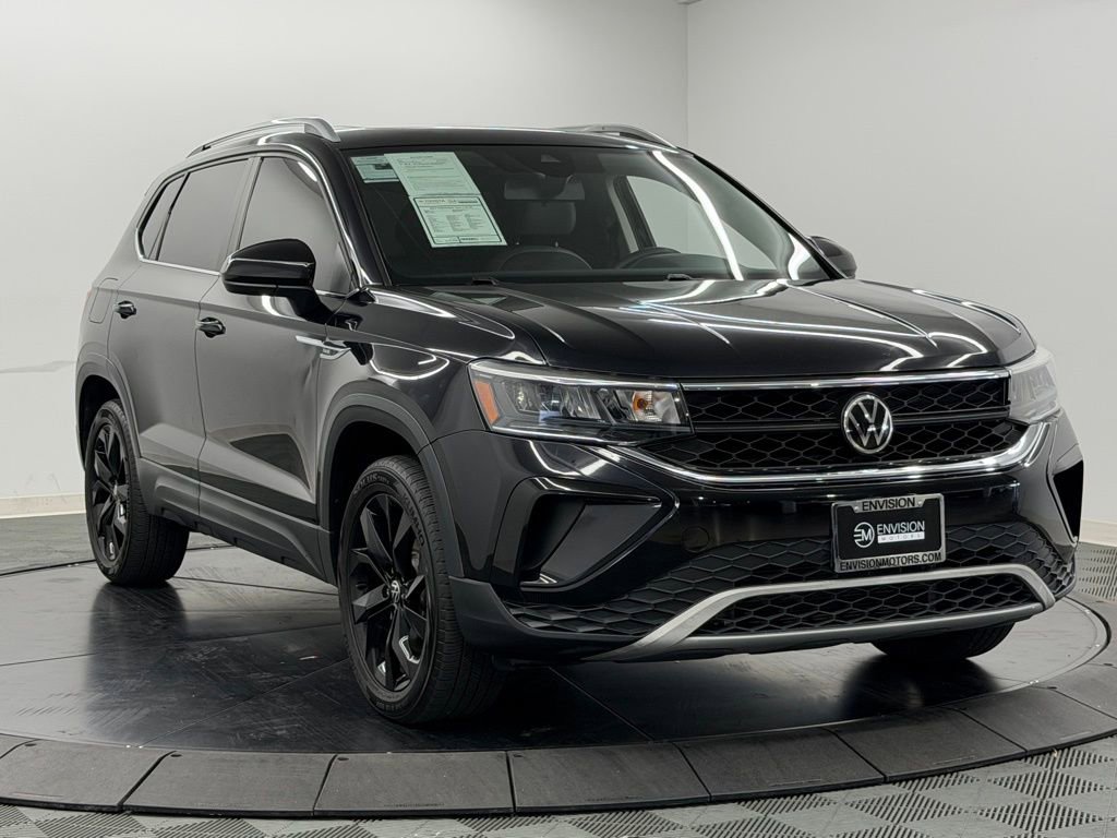 Used 2022 Volkswagen Taos SE w/ Panoramic Sunroof Package image 6