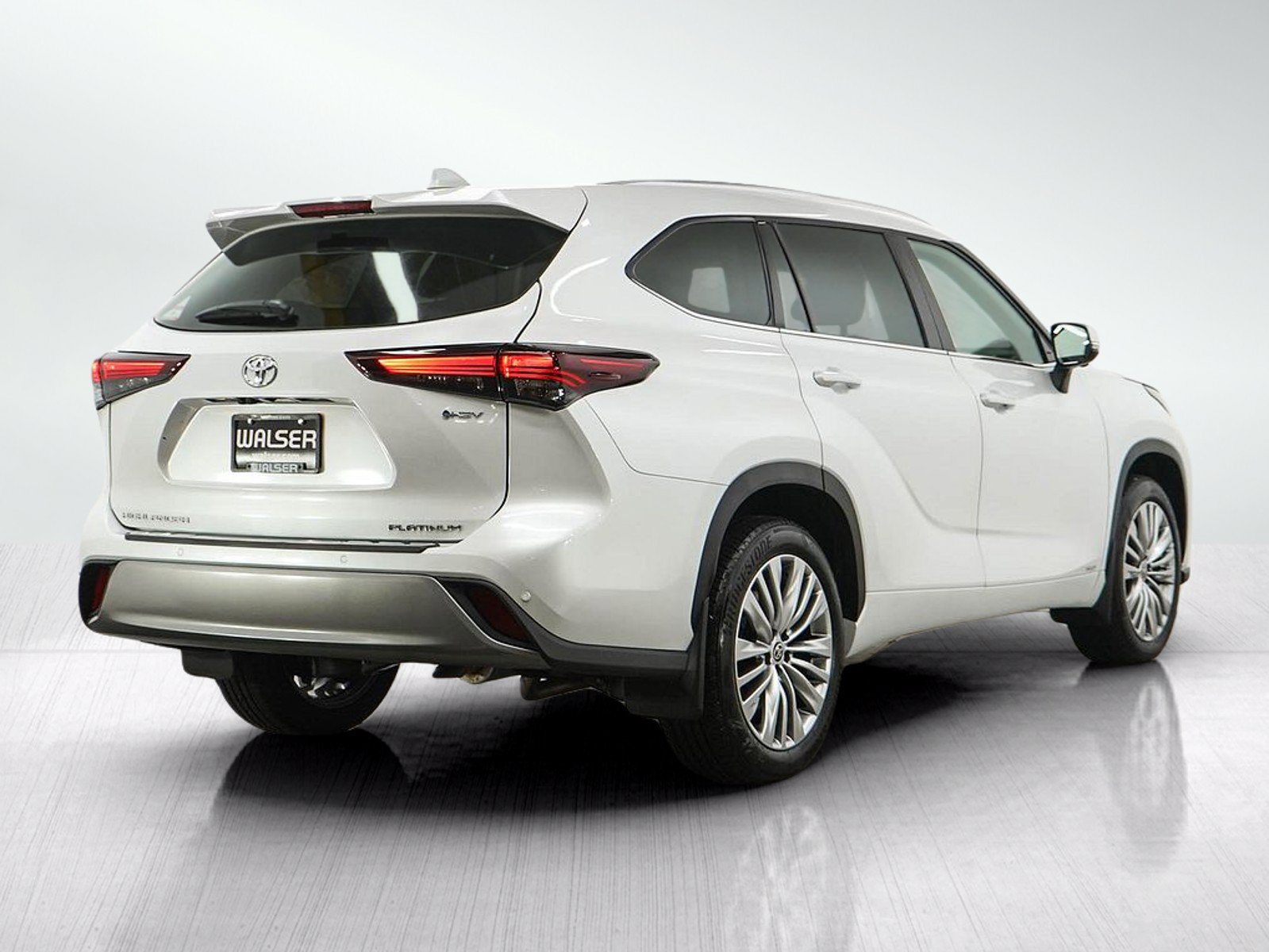 Used 2025 Toyota Highlander Platinum AWD/4WD image 5