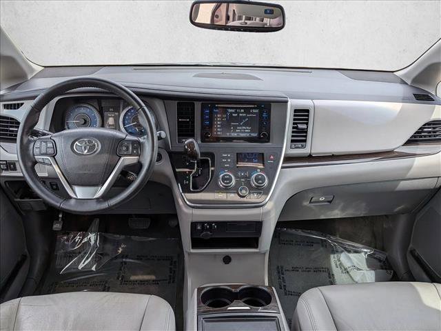 Used 2015 Toyota Sienna XLE FWD image 18