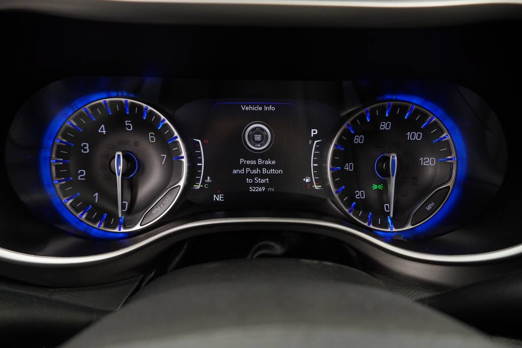 Certified 2024 Chrysler Pacifica Touring-L FWD image 33