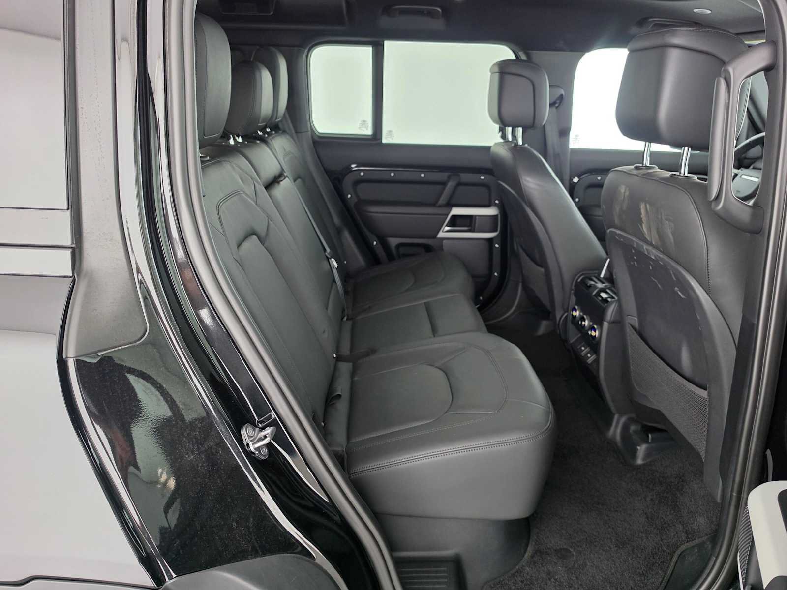 Used 2024 Land Rover Defender 110 SE AWD/4WD image 12