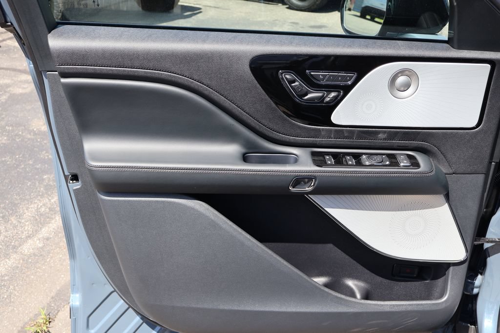New 2026 Lincoln Aviator Reserve AWD/4WD image 17