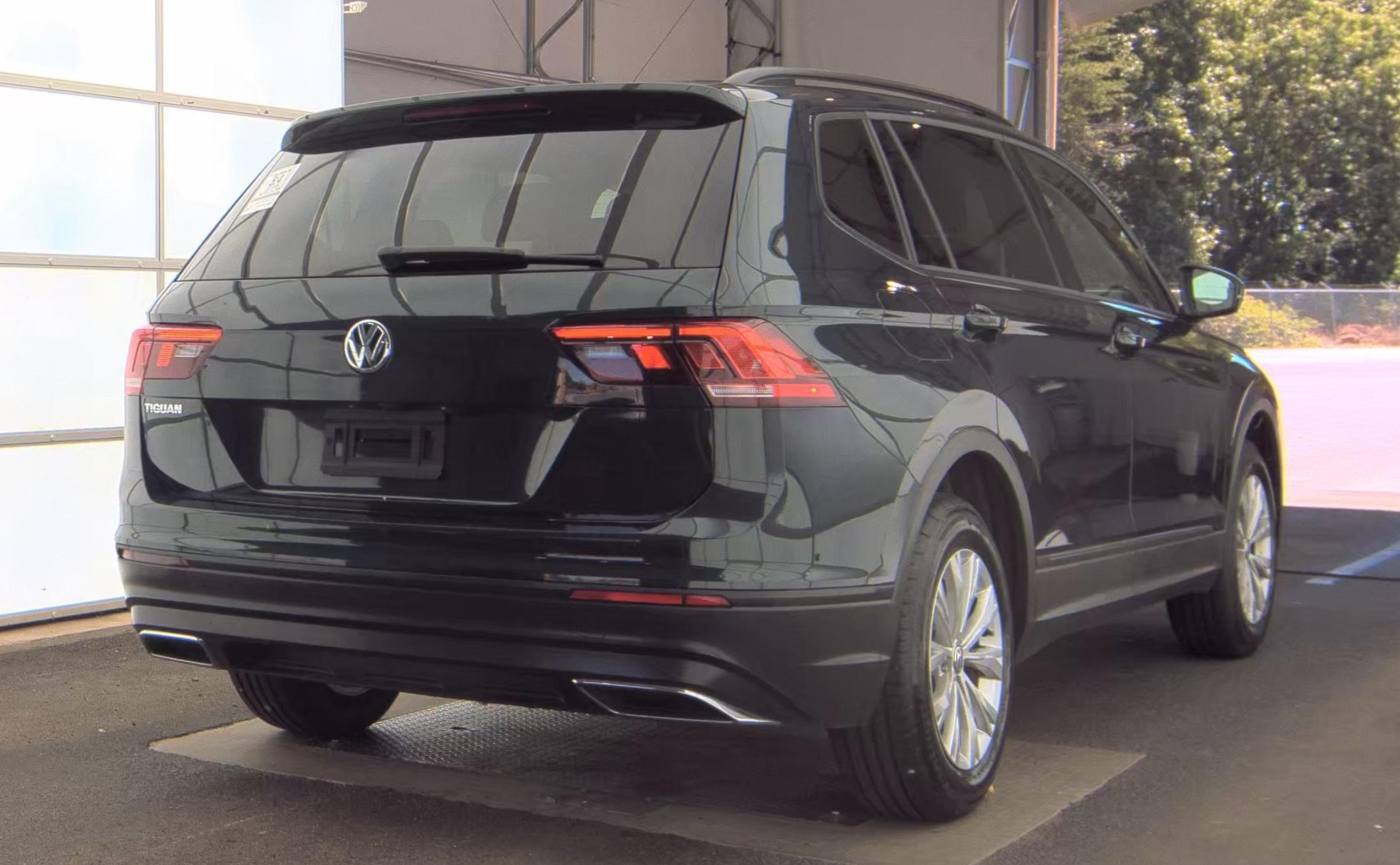 Used 2019 Volkswagen Tiguan S w/ Driver Assistance Package FWD image 4