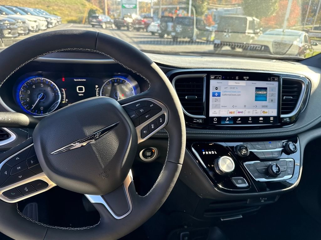New 2026 Chrysler Pacifica Select image 15