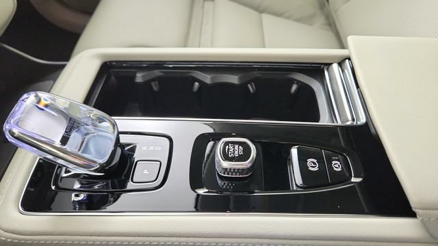 New 2026 Volvo XC90 B6 Ultra w/ Protection Package AWD/4WD image 17