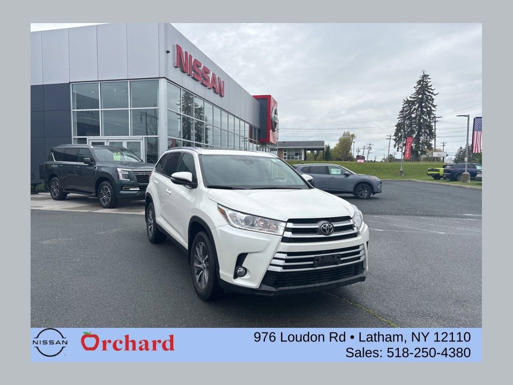 Used 2019 Toyota Highlander XLE AWD/4WD image 1