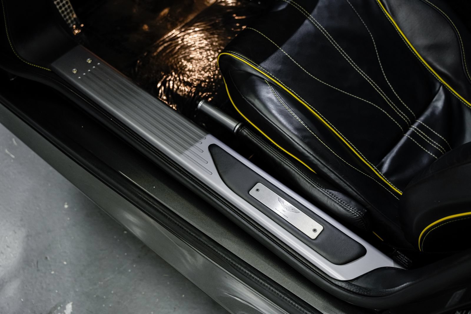 Used 2014 Aston Martin DB9 Coupe RWD image 20
