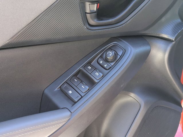 Used 2024 Subaru Crosstrek 2.0i Premium image 3