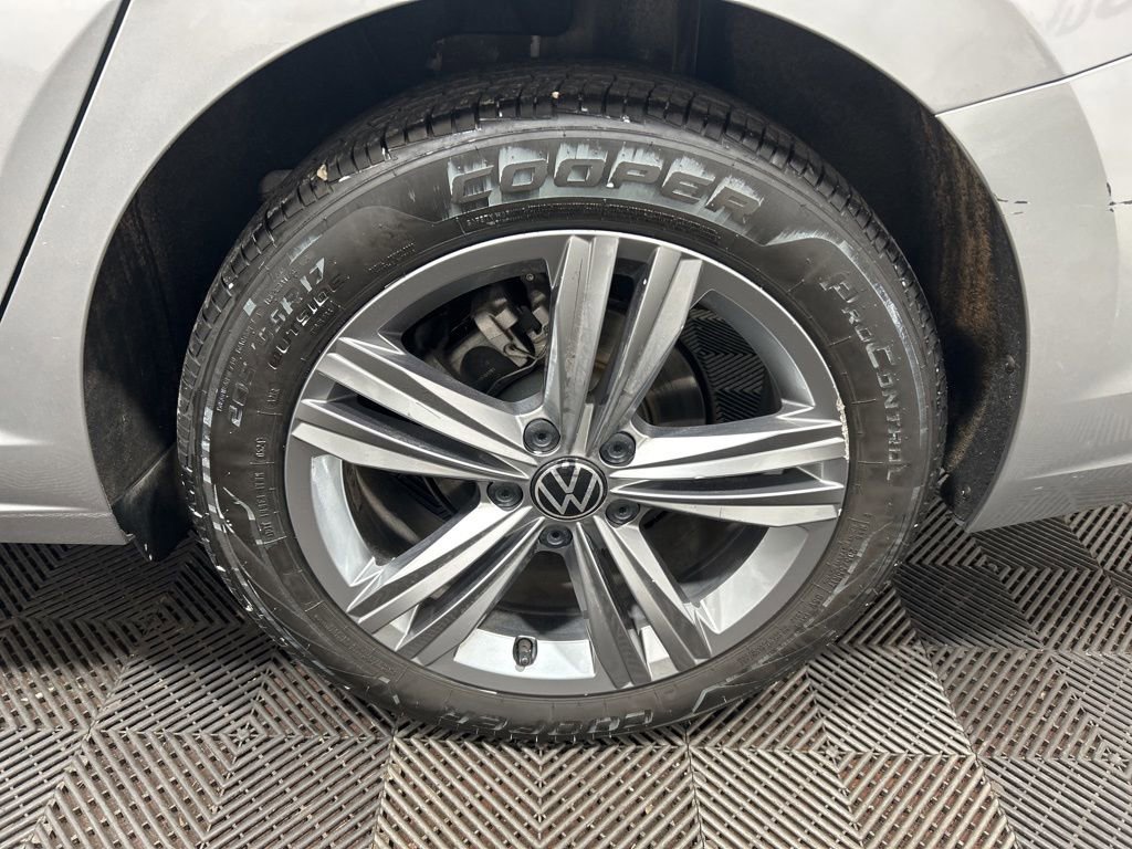 Used 2024 Volkswagen Jetta SE image 30