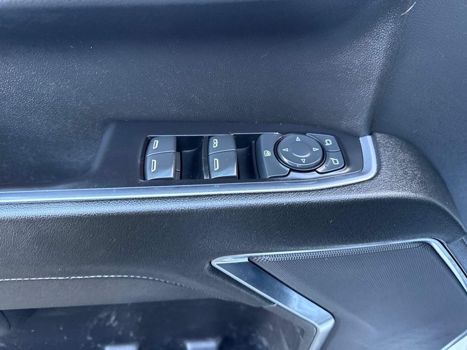 Used 2023 Chevrolet Silverado 1500 LT AWD/4WD image 11