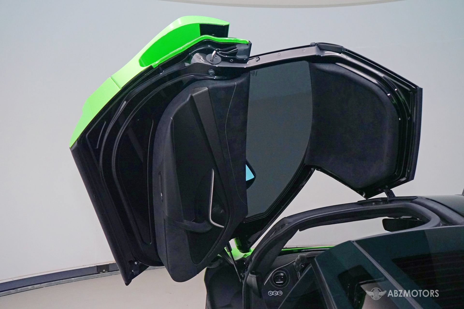 Used 2024 McLaren 750S RWD image 15