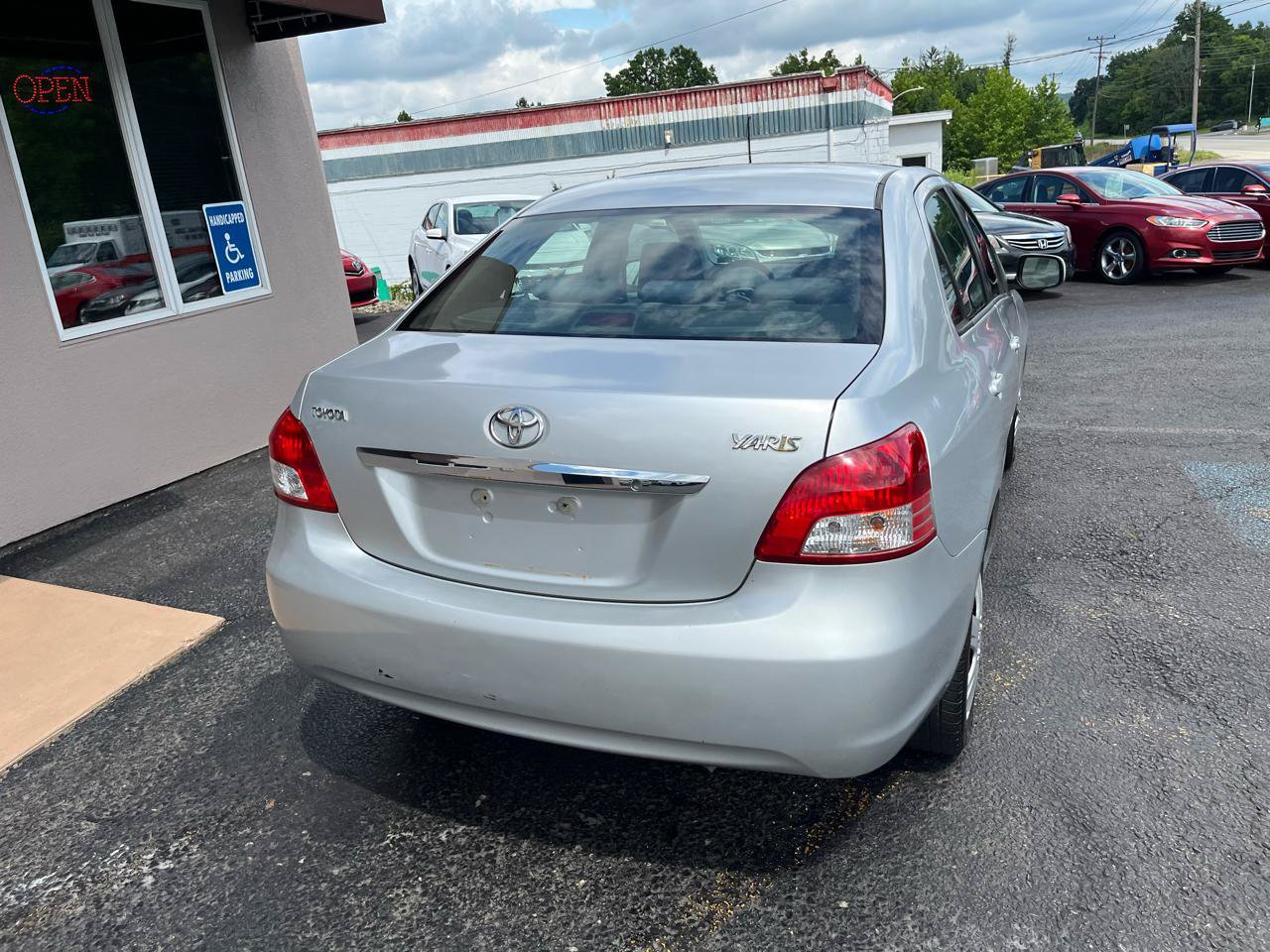 Used 2009 Toyota Yaris Sedan FWD image 6
