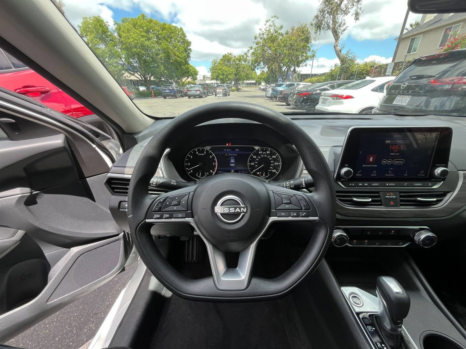 Used 2025 Nissan Altima 2.5 SV FWD image 34