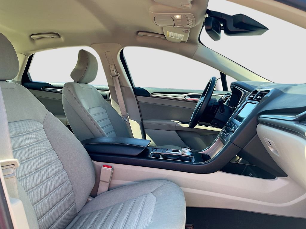 Used 2019 Ford Fusion SE FWD image 25